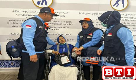 tim-kesehatan-haji-indonesia-siaga-cepat-di-bandara-madinah