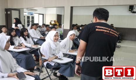 tumbuhkan-minat-wirausaha-prodi-akutansi-unisba-gelar-main-bermain-di-sman-1-bandung