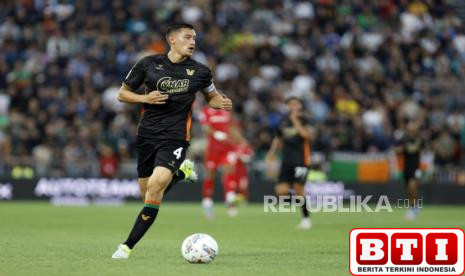 venezia-kalahkan-fiorentina-peluang-jay-idzes-bertahan-di-serie-a-musim-depan-terbuka