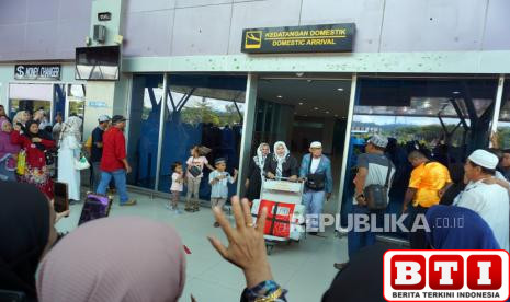 wakil-bupati-manokwari-lepas-keberangkatan-162-jamaah-haji-ke-tanah-suci