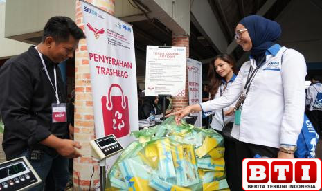 6000-karyawan-gelar-aksi-bersih-bersih-lingkungan-di-hut-ke-26-pnm