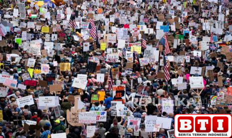 as-di-tubir-kediktatoran-jutaan-turun-ke-jalan