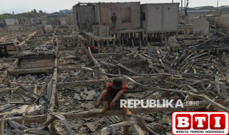 baguna-pdip-jakarta-salurkan-bantuan-logistik-untuk-korban-kebakaran-di-kapuk-muara