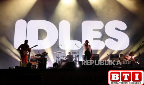 band-inggris-idles-buka-penampilannya-dengan-teriakan-free-palestine