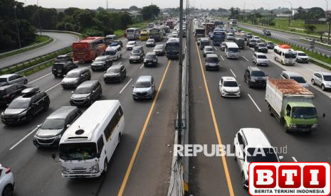 contraflow-diberlakukan-di-tol-japek-arah-jakarta