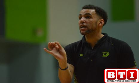 david-singleton-minta-pemain-prawira-tingkatkan-akurasi-lawan-satria-muda-di-playoff-ibl