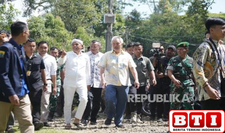 dedi-mulyadi-dan-tomy-winata-adu-cepat-naik-tangga-di-cianjur