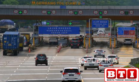 diduga-rem-blong-truk-kontainer-tabrak-gardu-tol-ciawi-2-bogor