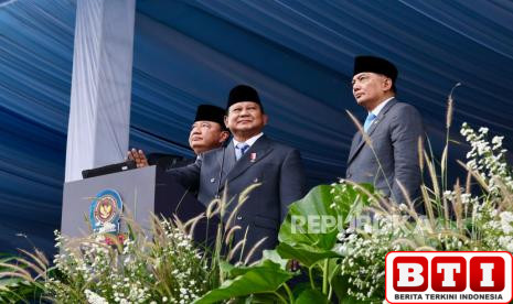 gagah-prabowo-resmikan-rantis-listrik-maung-mv3-ev-pandu-produksi-pt-pindad