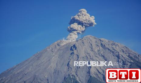 gunung-semeru-erupsi-ketinggian-material-sampai-800-meter