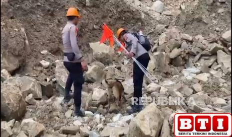 hari-keenam-tim-k-9-endus-empat-titik-korban-longsor-gunung-kuda-cipanas