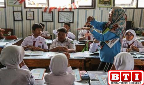 inilah-persyaratan-umum-dan-khusus-guru-sekolah-rakyat