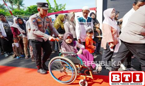 kapolri-tinjau-layanan-kesehatan-gratis-di-polres-metro-bekasi