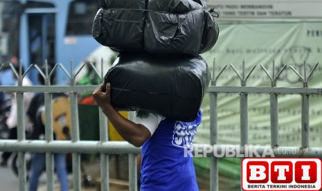 kisah-gubernur-disangka-kuli-panggul