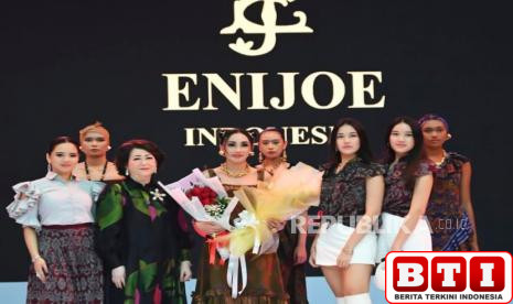 menyulam-senja-di-panggung-ifw-lewat-kain-endek-bali