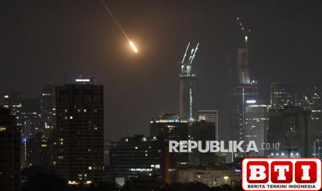 pastikan-kondisi-wni-pascaserangan-israel-menlu-ri-kontak-kbri-teheran