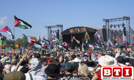 polisi-inggris-selidiki-aksi-bela-palestina-di-panggung-glastonbury