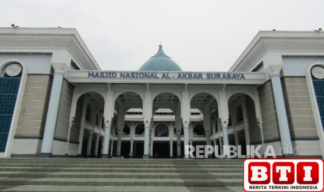 presiden-prabowo-kurban-sapi-102-ton-ke-masjid-al-akbar-surabaya