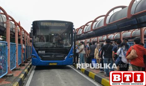 rute-baru-transjabodetabek-tinggi-peminat-pegawai-swasta-wajib-naik-transportasi-umum-setiap-rabu