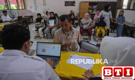 sistem-online-spmb-jakarta-bermasalah-orang-tua-pendaftar-datangi-langsung-sekolah