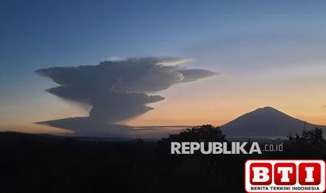 status-lewotobi-laki-laki-kembali-ke-level-awas-warga-diminta-lakukan-ini