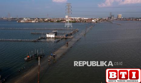 tangani-rob-barier-beton-sepanjang-200-meter-akan-dipasang-di-jalan-pantura-sayung-demak