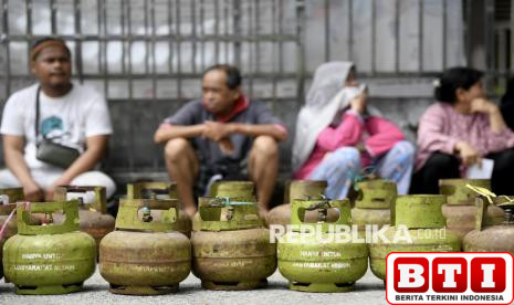 warga-samarinda-rela-antre-demi-gas-elpiji-3-kilogram-murah