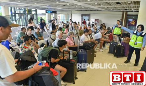 24-penerbangan-di-bandara-ngurah-rai-batal-dampak-erupsi-lewotobi