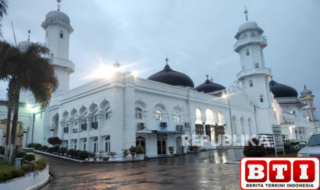 akademisi-ungkap-buku-ini-catat-sejarah-tanah-blang-padang-diwakafkan-untuk-masjid-baiturrahman
