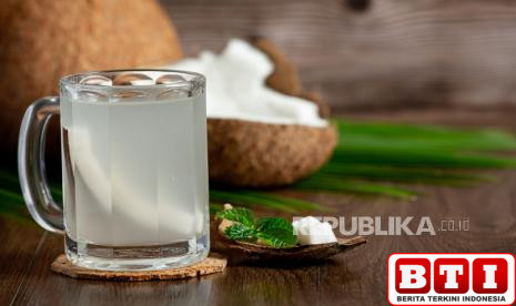 amankah-minum-air-kelapa-setiap-hari-cek-jawabannya-menurut-ahli-gizi