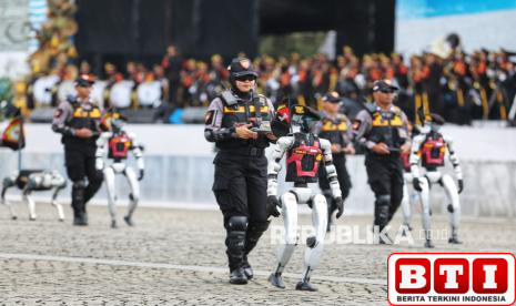atraksi-robot-dan-defile-pasukan-warnai-hut-ke-79-bhayangkara-di-monas