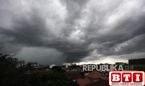 bmkg-sebagian-besar-wilayah-ibu-kota-provinsi-di-indonesia-diguyur-hujan-pada-ahad