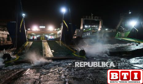 empat-penumpang-selamat-dalam-insiden-kmp-tunu-pratama-jaya-di-selat-bali