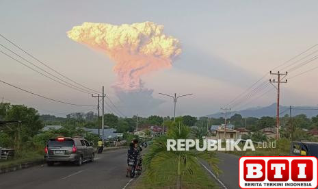 gunung-lewotobi-kembali-meletus-masyarakat-diminta-waspada