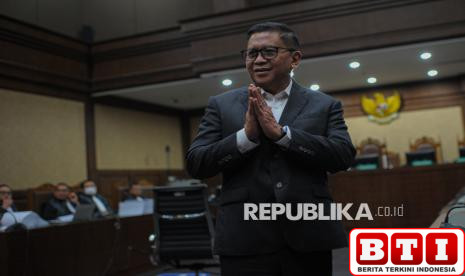 hasto-dituntut-7-tahun-kuasa-hukum-seret-nama-jokowi