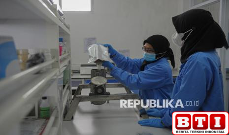 intip-proses-uji-mutu-beras-di-balai-pengujian-mutu-produk-kementan