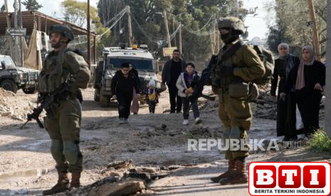 jeritan-ibu-yang-putrinya-ditugaskan-militer-di-tepi-barat-anak-kami-bak-bidak-catur