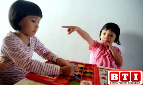kakak-adik-sering-ribut-psikolog-kasih-resep-akur-yang-bisa-dicoba-orang-tua