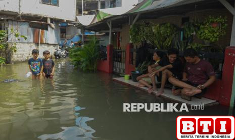 kali-cipinang-meluap-puluhan-rumah-di-kampung-baru-jaktim-terendam-banjir