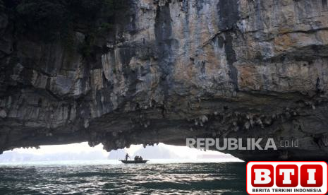 kapal-wisata-terbalik-di-ha-long-vietnam-30-lebih-tewas