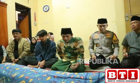 kapolres-takziah-ke-rumah-duka-kasat-binmas-polres-indramayu