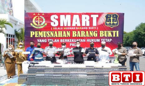 kejari-cilegon-musnahkan-124-juta-batang-rokok-ilegal-senilai-rp-12-miliar