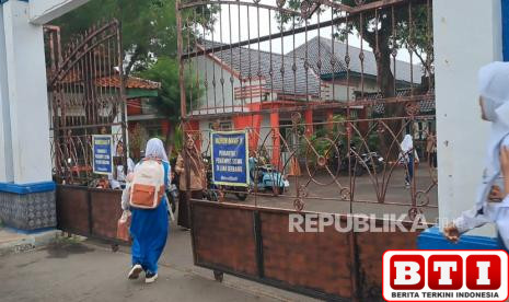 lucky-hakim-buat-aturan-masuk-sekolah-pukul-0630-wib-siswa-smp-berlarian-sebelum-gerbang-ditutup