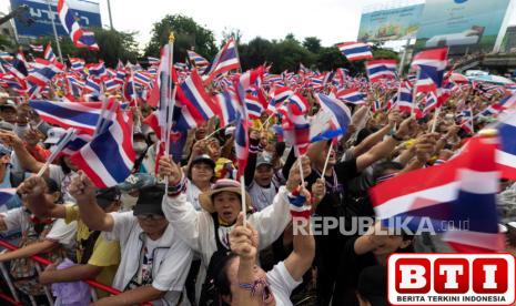 mahkamah-thailand-berhentikan-pm-thailand