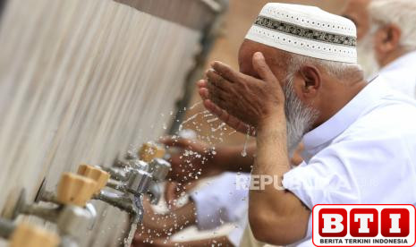 manfaat-dan-doa-istinsyaq-saat-wudhu