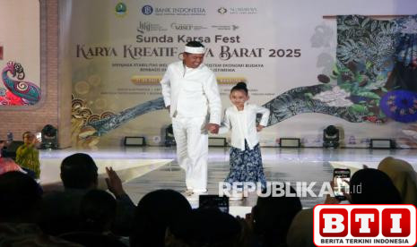 momen-dedi-mulyadi-jadi-model-fashion-show-di-kkjb-2025