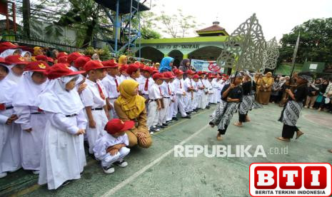 orang-tua-diimbau-antarkan-anaknya-di-hari-pertama-sekolah