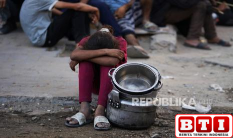 perempuan-dan-anak-anak-bertumbangan-karena-kelaparan-di-gaza