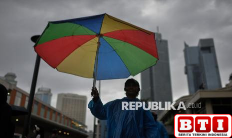 persiapkan-diri-jakarta-diprediksi-diguyur-hujan-petir-jumat-sore-hingga-malam