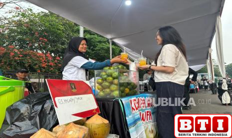pnm-fasilitasi-50-nasabah-mekaar-jualan-di-stadion-untung-berlipat